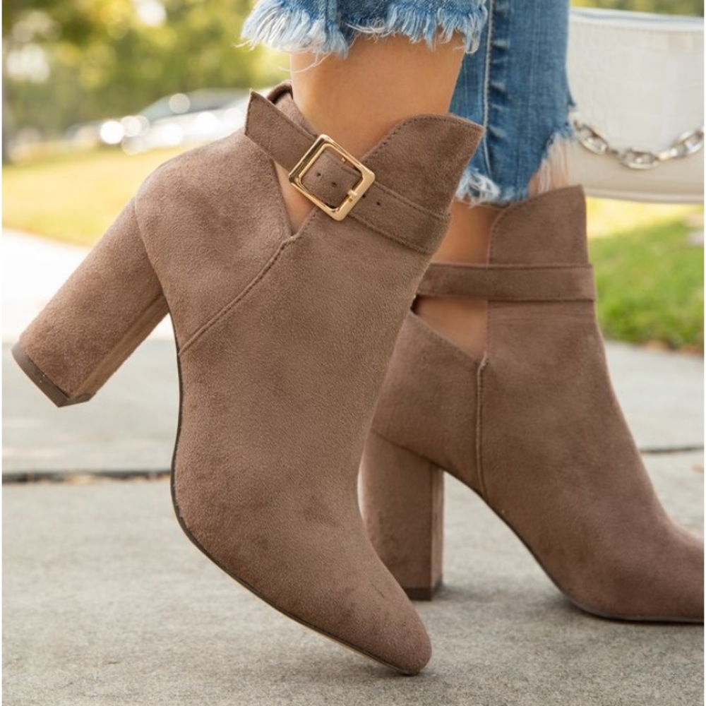 NWT Miss Lola Taupe Booties
